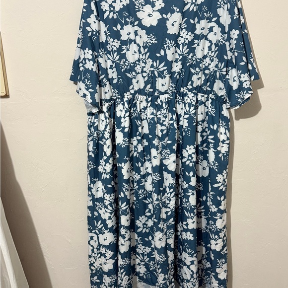BloomChic Blue and White Flutter Sleeve Sundress - Picture 4 of 7